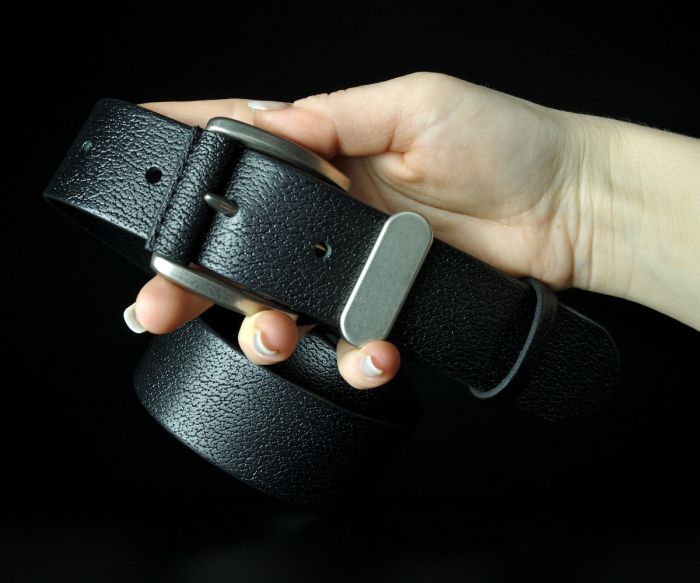 Чоловічий шкіряний ремінь Kremen чорний структурний 4 см (класична пряжка)