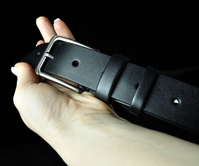 Чоловічий шкіряний ремінь чорний гладкий 3,5 см (класична пряжка нікель)