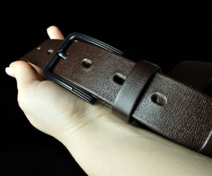 Чоловічий шкіряний ремінь Kremen коричневий структурний 3,5 см (класична чорна пряжка)