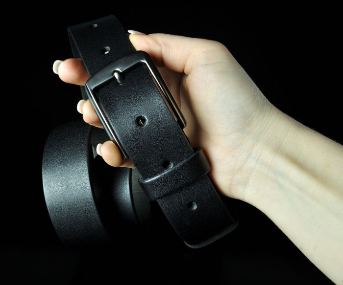 Чоловічий шкіряний ремінь Kremen чорний гладкий 3,5 см (класична пряжка)