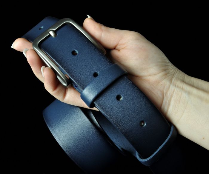 Чоловічий шкіряний ремінь Kremen синій з почорнінням країв 4 см (класична пряжка)