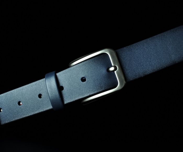 Чоловічий шкіряний ремінь Kremen синій з почорнінням країв 4 см (класична пряжка)