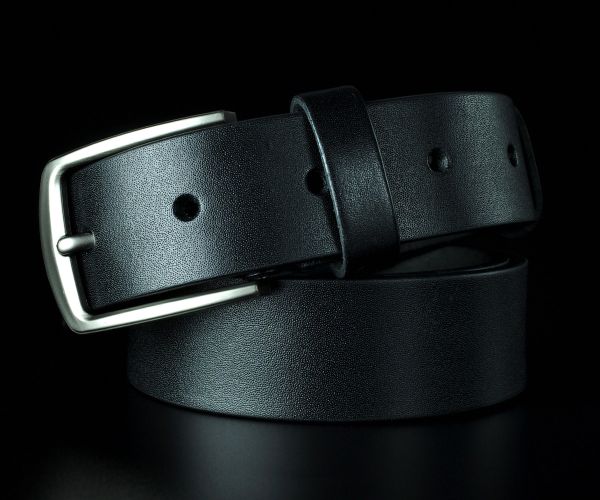 Чоловічий шкіряний ремінь Kremen чорний гладкий 3,5 см — 121 см (класична пряжка)