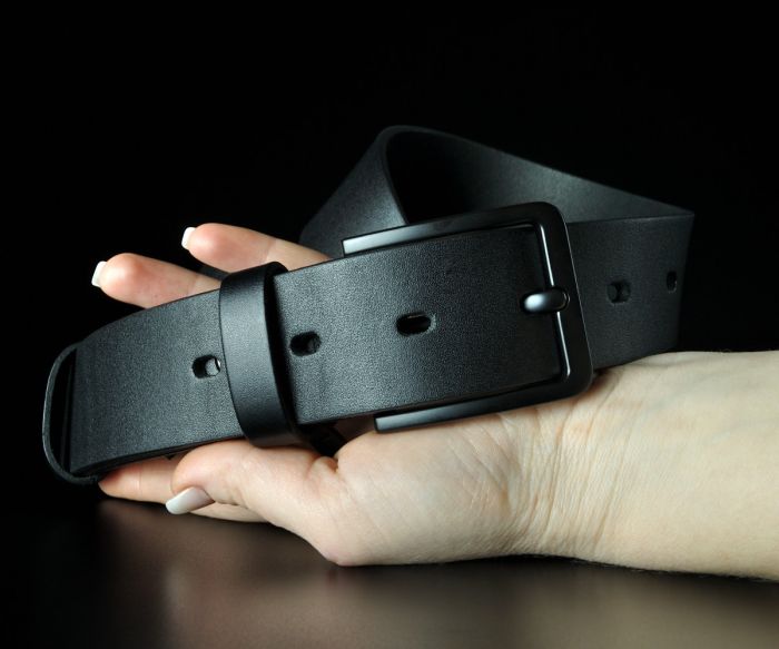 Чоловічий шкіряний ремінь преміум Kremen чорний гладкий 4 см — 126 см (класична чорна пряжка)