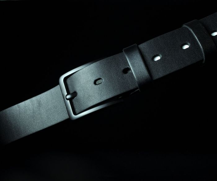 Чоловічий шкіряний ремінь преміум Kremen чорний гладкий 4 см — 126 см (класична чорна пряжка)