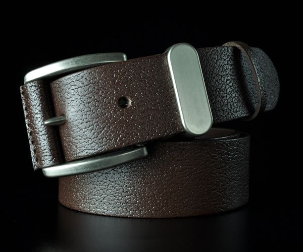 Чоловічий шкіряний ремінь Kremen коричневий структурний 4 см — 125 см (класична пряжка)