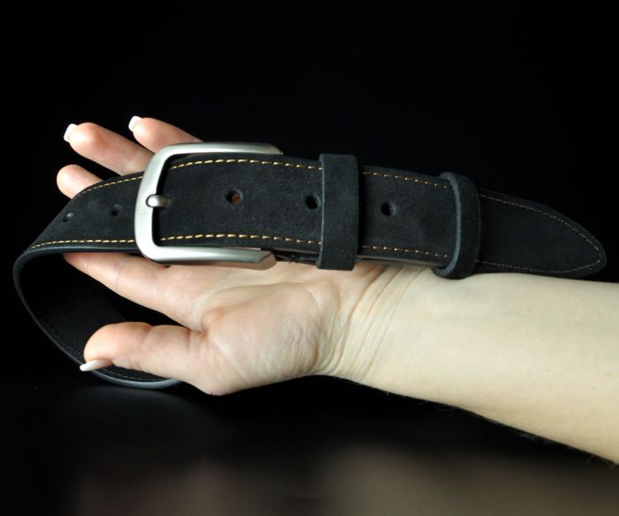 Чоловічий замшевий ремінь Kremen чорний з коричневою ниткою 4 см — 121 см (класична пряжка)