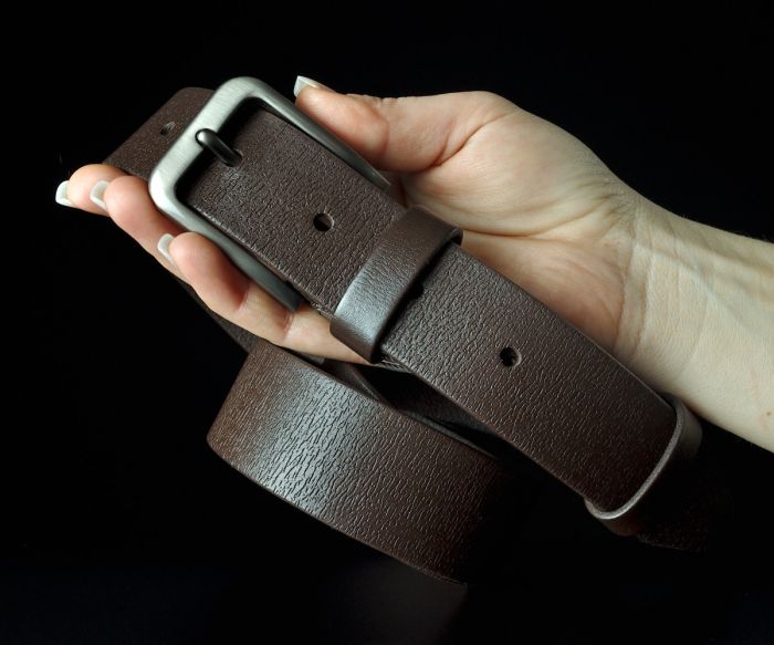 Чоловічий шкіряний ремінь Kremen коричневий структурний 3,5 см — 119 см (класична пряжка)