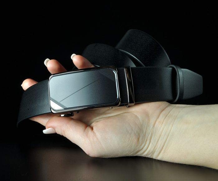 Чоловічий шкіряний ремінь Kremen чорний гладкий 3,7 см — 121 см (чорна пряжка автомат)