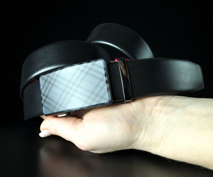 Чоловічий шкіряний ремінь De Esse чорний автомат (133 см), пряжка з переливом