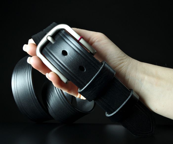 Чоловічий ремінь De Esse чорний з декоративним тисненням по краях (3,8 см)