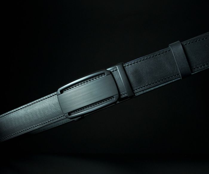 Чоловічий шкіряний ремінь SFIP чорний автомат, пряжка з вирізами (3,5 см)