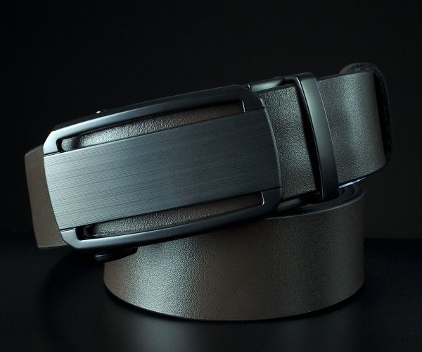 Чоловічий шкіряний ремінь SFIP коричневий автомат, чорна матова пряжка з вирізами (3,5 см)