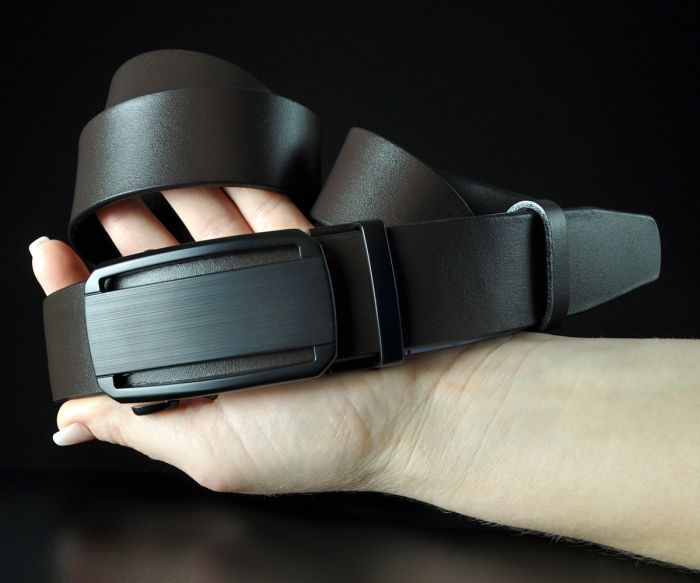 Чоловічий шкіряний ремінь SFIP коричневий автомат, чорна матова пряжка з вирізами (3,5 см)