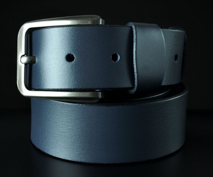 Чоловічий шкіряний ремінь під джинси синій гладкий (батал), класична пряжка (4 см)