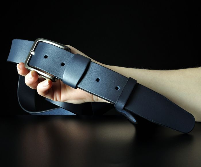 Чоловічий шкіряний ремінь під джинси синій гладкий (батал), класична пряжка (4 см)