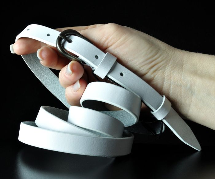 Жіночий шкіряний ремінь Sfip білого кольору, гладкий (1,5 см)