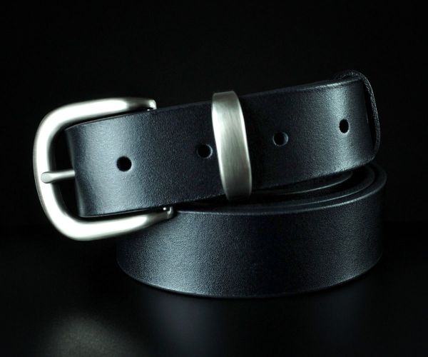 Жіночий шкіряний ремінь Sfip чорного кольору, гладкий (3 см)