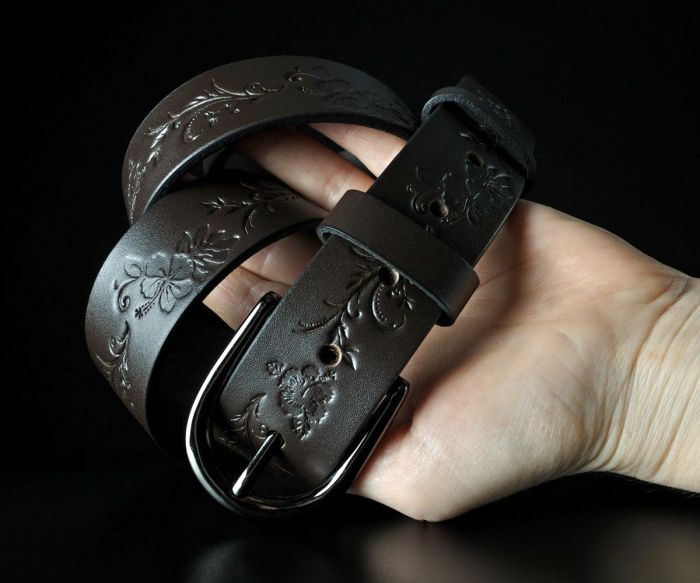 Жіночий шкіряний ремінь Sfip темно-коричневий, з тисненням квіти (3,5 см)