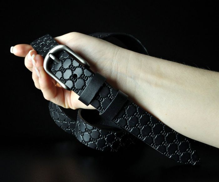 Жіночий шкіряний ремінь Sfip з характерним тисненням, чорний (2,5 см)