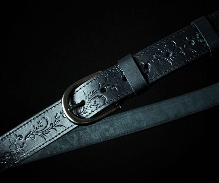 Жіночий шкіряний ремінь Sfip чорний, з квітковим тисненням (3,5 см)