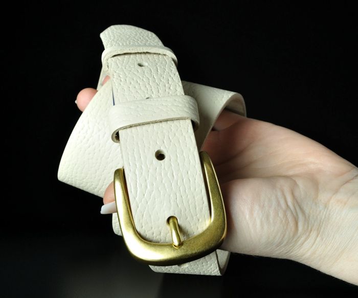 Жіночий шкіряний ремінь Kremen молочний, зернистий (3,5 см)