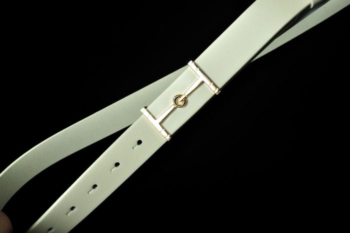 Жіночий шкіряний ремінь Kremen молочного кольору, пряжка-гвоздик (3 см)