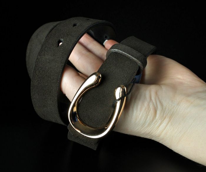 Жіночий замшевий ремінь Kremen коричневий, з фігурною пряжкою (2,5 см)