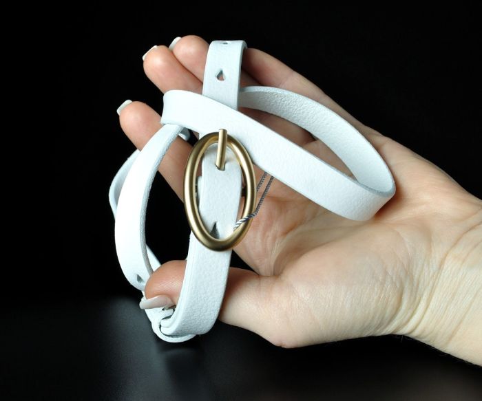 Жіночий шкіряний ремінь Kremen білий, овальна пряжка (1,5 см)