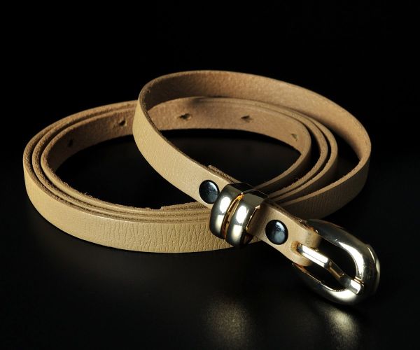 Жіночий вузький шкіряний ремінь Kremen карамельний (1 см)