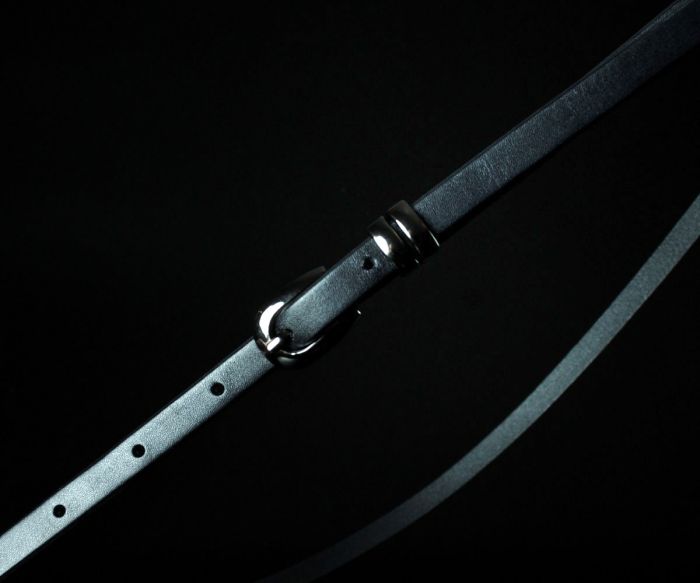 Жіночий вузький шкіряний ремінь Kremen чорний, гладкий (1 см)