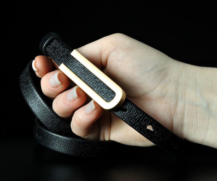 Жіночий шкіряний ремінь Kremen чорний, текстурний (1,5 см)