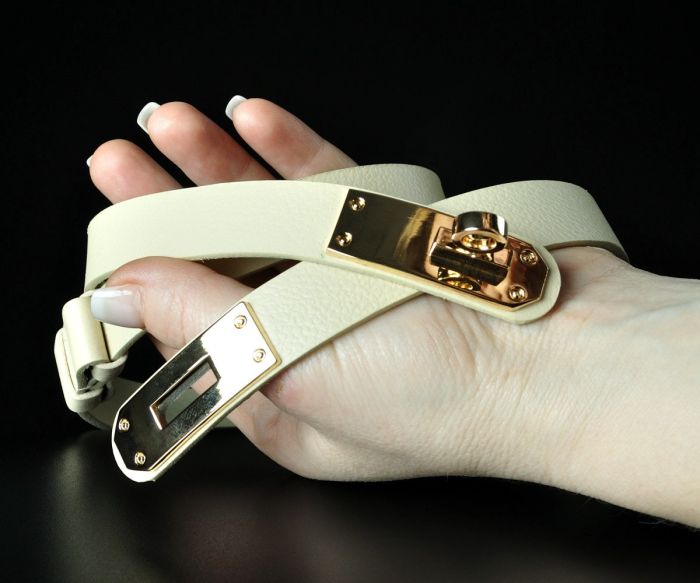 Жіночий шкіряний ремінь Kremen молочний, гладкий, пряжка-замок (2 см)