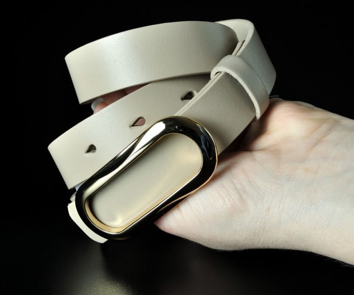 Жіночий шкіряний ремінь Kremen бежевий, гладкий (2,5 см)