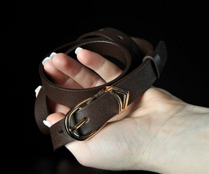 Жіночий шкіряний ремінь Kremen коричневий, структурний (2 см)