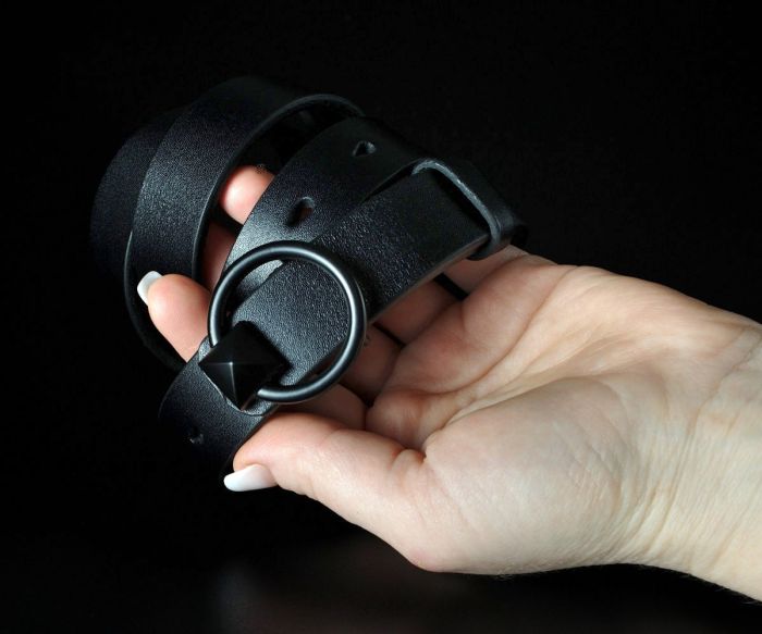 Жіночий шкіряний ремінь Kremen чорний, з оригінальною пряжкою (2,5 см)