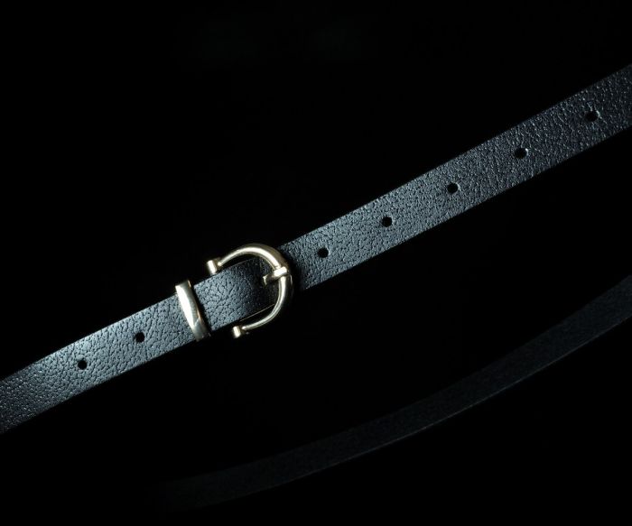 Жіночий шкіряний ремінь Kremen чорний, зернистий (2 см)