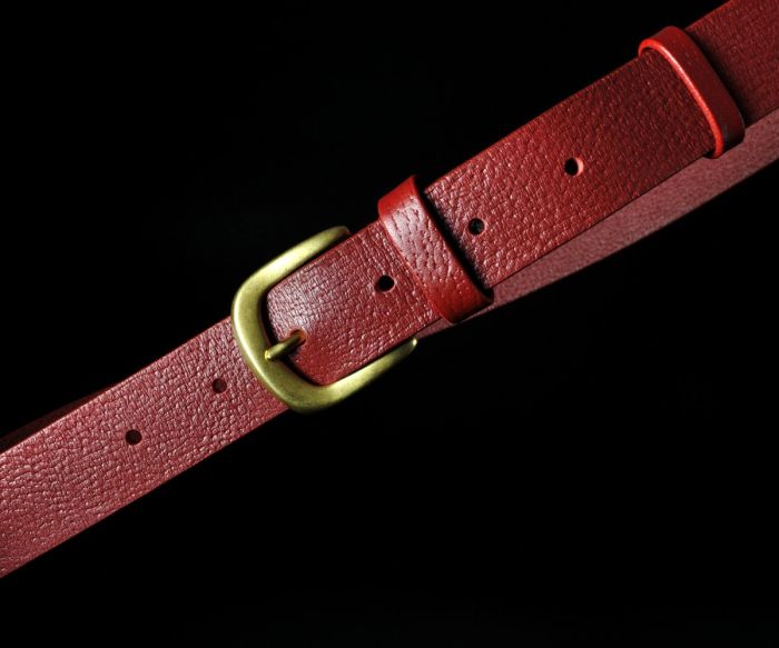 Жіночий шкіряний ремінь Kremen червоний, зернистий (3,5 см)