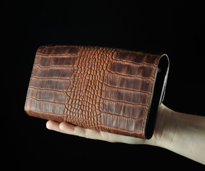 Жіночий шкіряний гаманець-клатч коричневий (12,5х20 см)