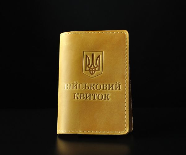 Шкіряна обкладинка на військовий квиток руда з Тризубом (14х10 см)